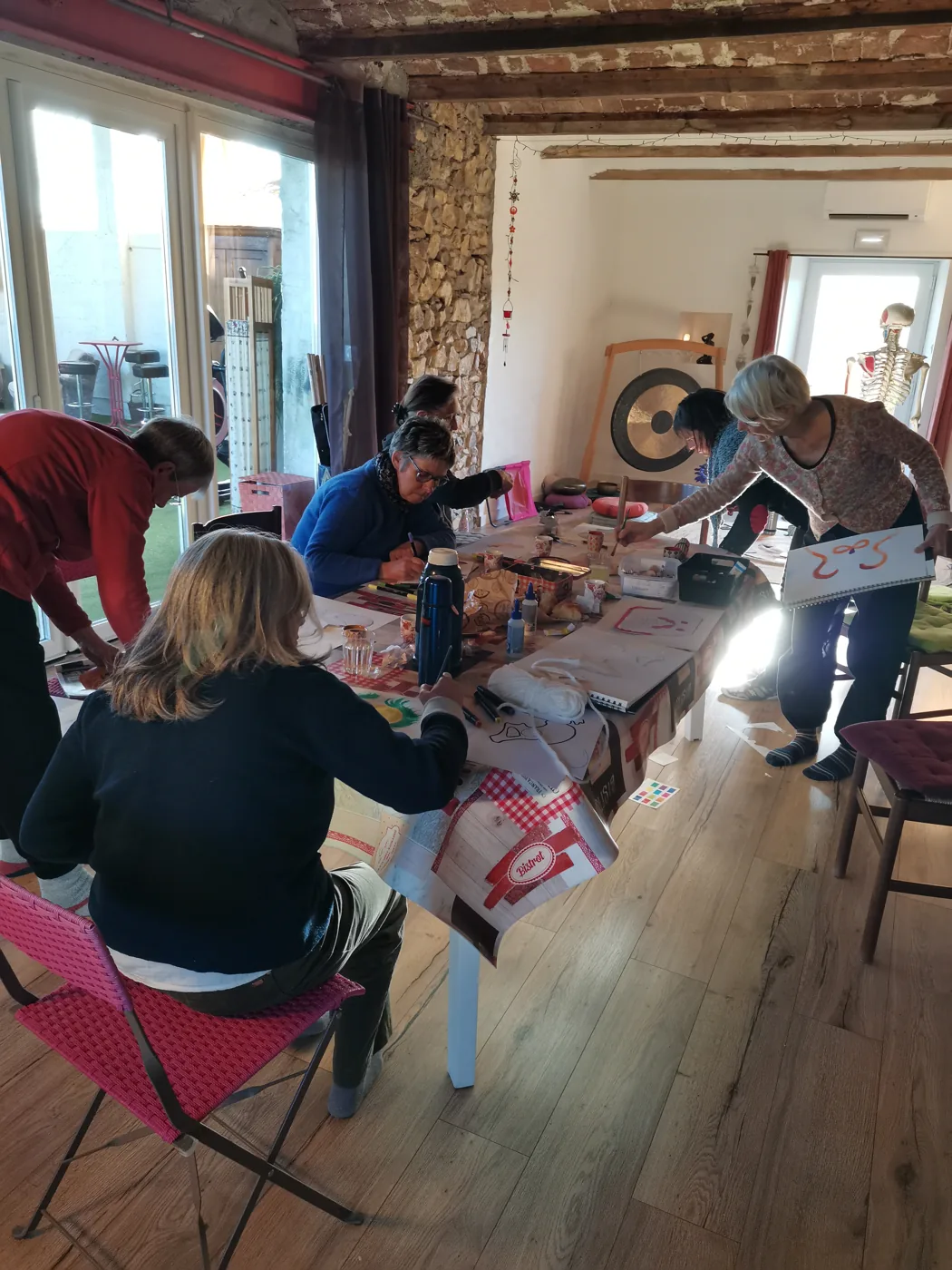 Atelier créatif autour de la table